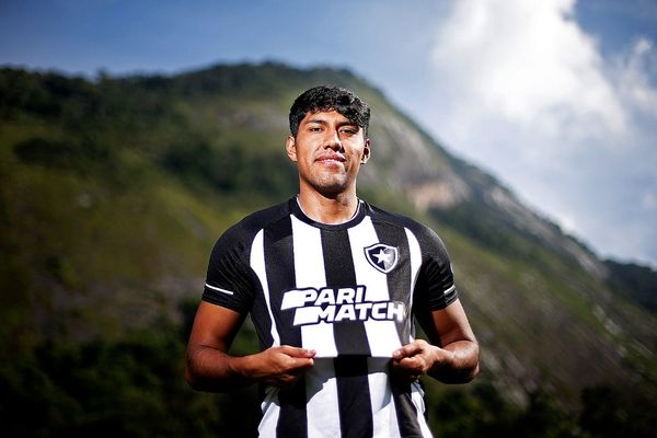 Luis Segovia, zagueiro contratado pelo Botafogo