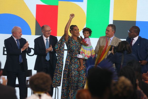 Lula e Alckmin durante a posse da ministras da Igualdade Racial, Anielle Franco