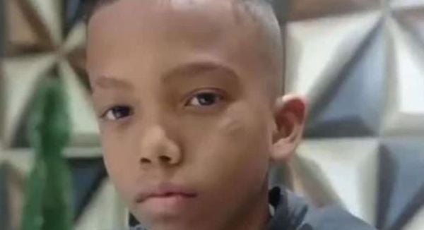 Menino de 11 anos foi morto com um golpe de faca no peito enquanto brincava 