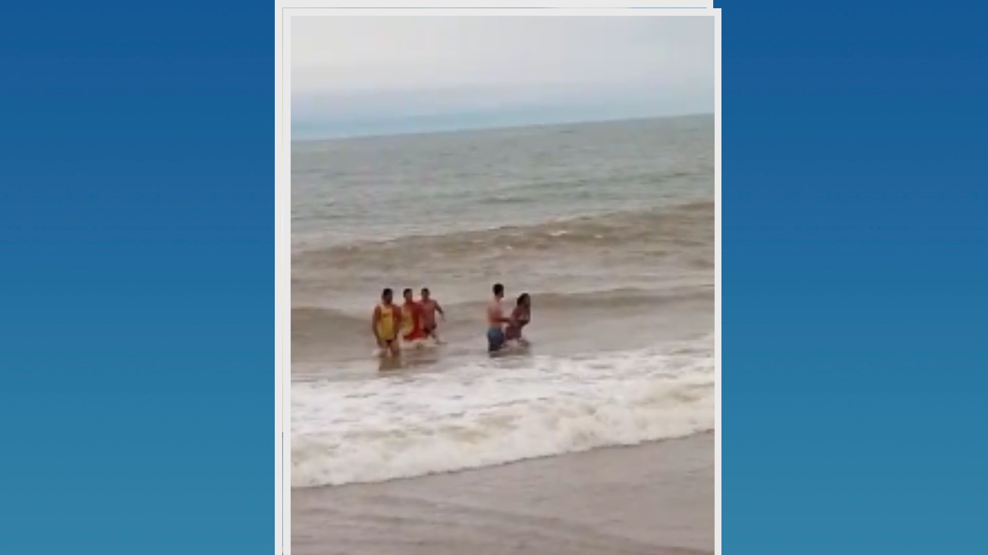 A Gazeta Guarda Vidas Salvam Mulher De Afogamento Em Praia De Marataízes Vídeo 1380