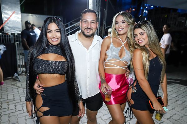Turma animada curtiu a noite do P2  por Leo Gurgel