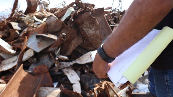 15 toneladas de material de linha férrea são apreendidos em ferro-velho de Viana por Guarda Municipal de Viana 