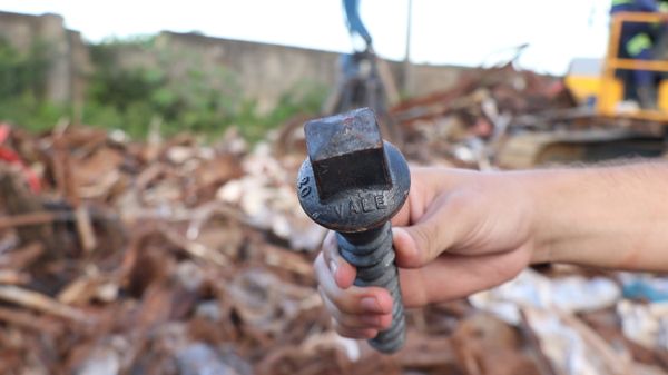 15 toneladas de material de linha férrea são apreendidos em ferro-velho de Viana por Guarda Municipal de Viana 