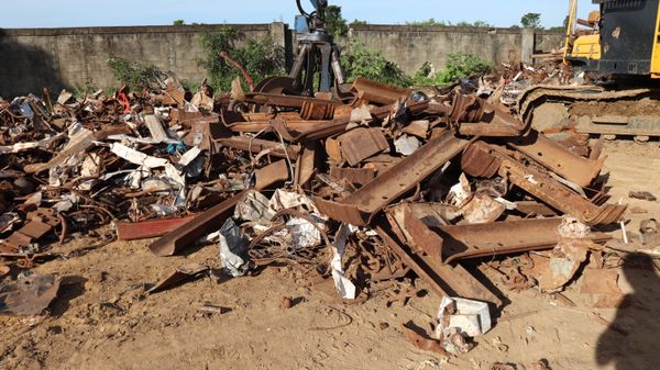 15 toneladas de material de linha férrea são apreendidos em ferro-velho de Viana por Guarda Municipal de Viana 