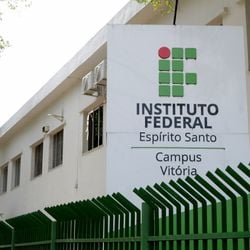 A Prefeitura de Viana lançou três editais para a contratação temporária em diversas áreas; no Ifes, as chances são para professores substitutos. Há ainda vagas em outros órgãos