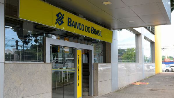 A dirigente do Banco do Brasil também ofereceu cartões com a bandeira brasileira Elo para ministros do Supremo que estão na mira das sanções do governo Donald Trump