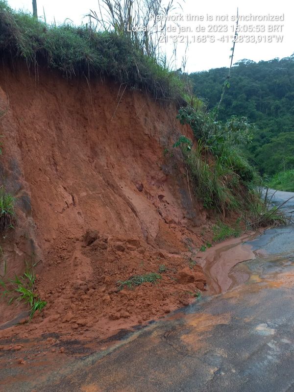 Mais de 20 barreiras caíram na estrada que liga Mimoso do Sul ao distrito de São Pedro do Itabapoana devido à chuva por Defesa Civil de Mimoso do Sul | Leonardo Ferreira