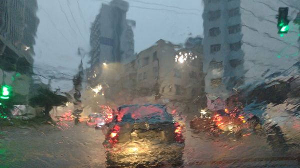 Chuva em Vitória na tarde desta quinta-feira (12)