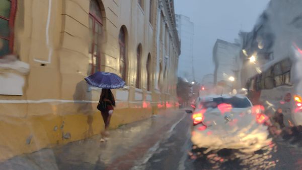 Chuva no Centro de Vitória na tarde desta quinta-feira (12) por Carlos Alberto
