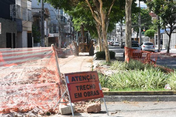 Obras de drenagem e revitalização da Rua da Lama, em Vitória por Carlos Alberto Silva