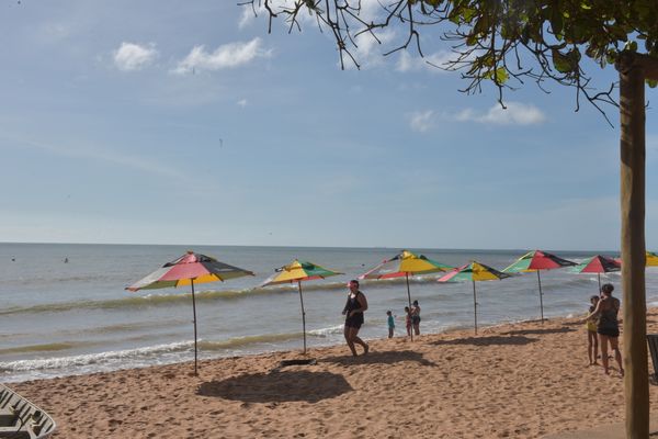 Praia de Manguinhos, Serra