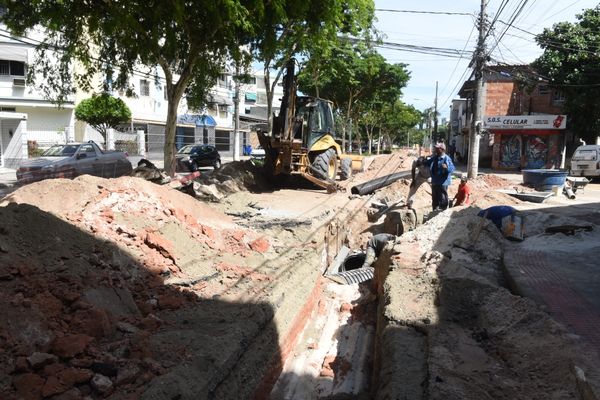 Obras na Rua Anisio Fernandes Coelho, a Rua da Lama, Jardim da Penha por Carlos Alberto Silva