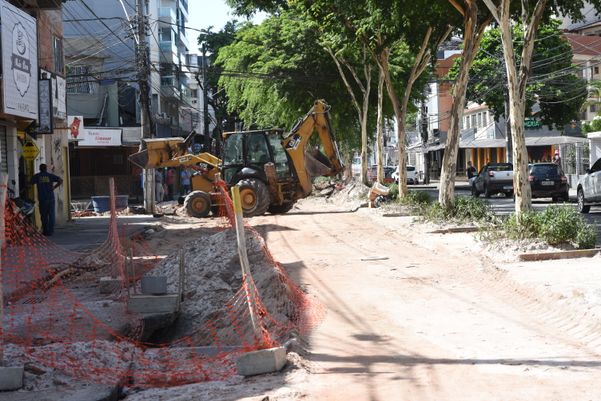 Obras na Rua Anisio Fernandes Coelho, a Rua da Lama, Jardim da Penha por Carlos Alberto Silva