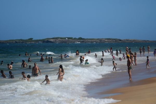 Sábado de sol e praias lotadas