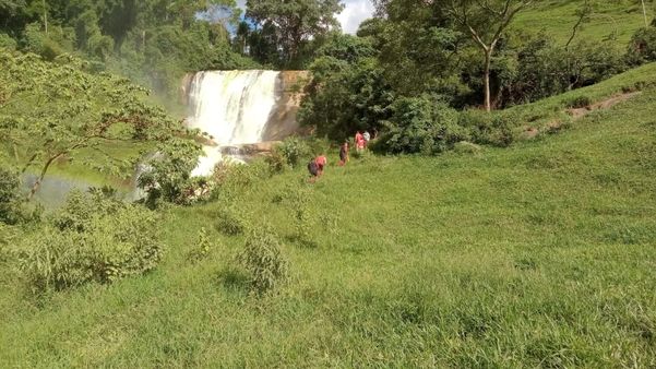 Bombeiros fazem busca por homem desaparecido em cachoeira  por Humberto Rocha