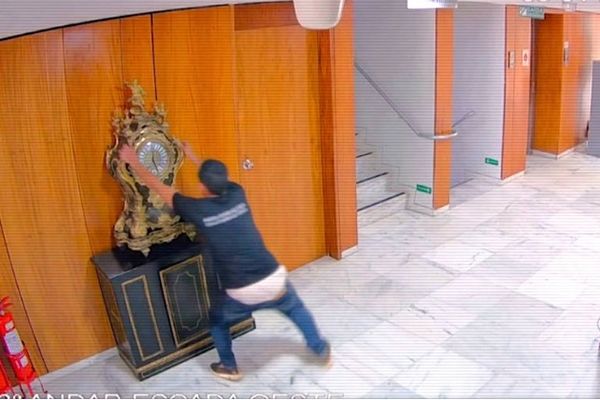 Imagens inéditas das câmares de segurança do Palácio do Planalto mostram a destruição promovida por extremistas bolsonaristas por Reprodução/TV Globo 