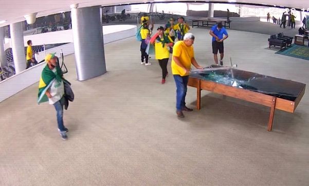 Imagens inéditas das câmares de segurança do Palácio do Planalto mostram a destruição promovida por extremistas bolsonaristas por Reprodução/TV Globo 