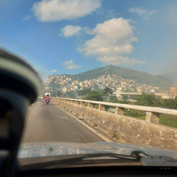 Incêndio atinge área de vegetação no Morro do Vigia, em Vitória por Leitor A Gazeta