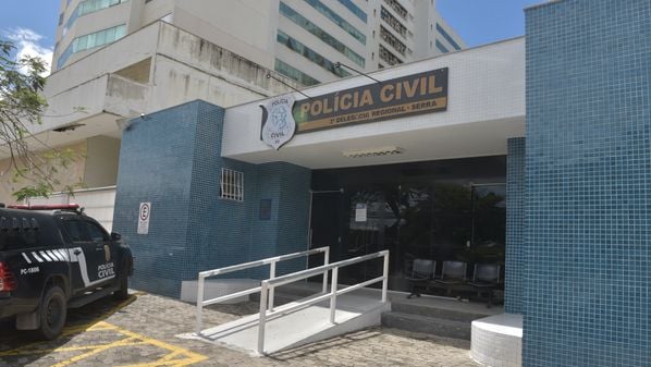 Confusão entre três colega de trabalho após um deles ser acusado de furto começou durante o expediente e terminou com invasão a um quarto de hotel e ameaças