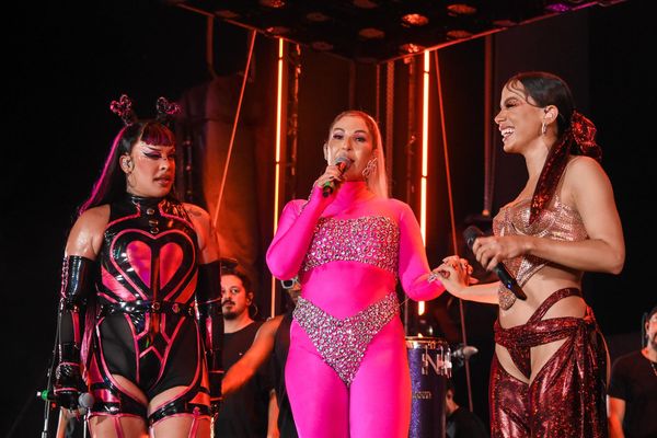 Gloria Groove, Valesca Popozuda e Anitta apresentam 'Probidona' juntas