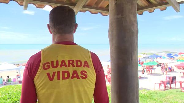 Salva-vidas na praia de Marataízes no Sul do ES
