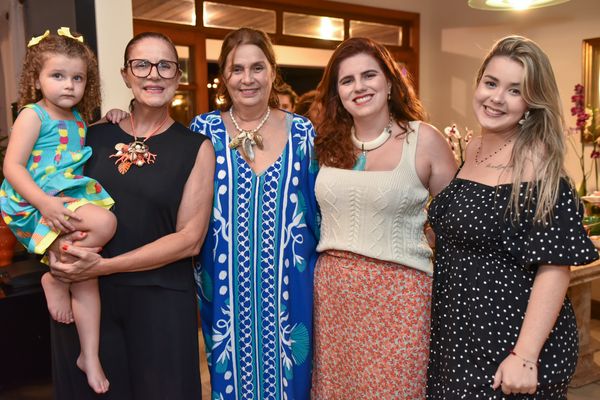  Ana Clara Costa,  Maria Angelica Castro Costa,  Maria Tereza Aragão,  Ana Laura Costa e Ludmila Amorin 