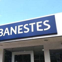 Instituição foi acusada por direcionar o plano de demissão voluntária aos profissionais mais velhos; bancário vai receber salários em dobro entre a dispensa e a publicação da decisão que reconheceu a nulidade do desligamento