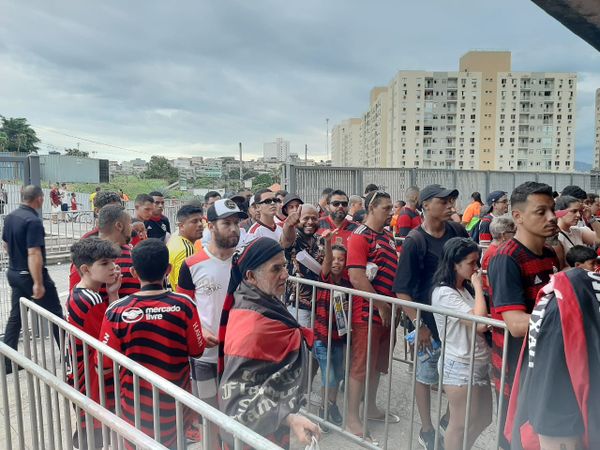 Flamengo e Madureira se enfrentam no Estádio Kleber Andrade, em Cariacica por Fernando Madeira 