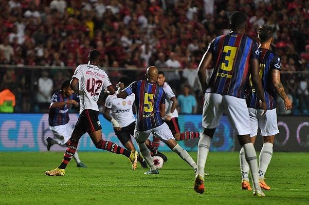 Flamengo e Madureira se enfrentam no Estádio Kleber Andrade, em Cariacica por Fernando Madeira