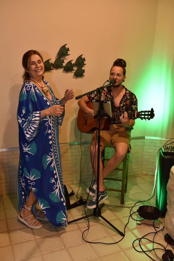 Tereza Aragão e o músico Serginho Oliveira