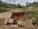 Chuva destroi pontes e danifica estrada em Dores do Rio Preto(Dalva Ringuier )