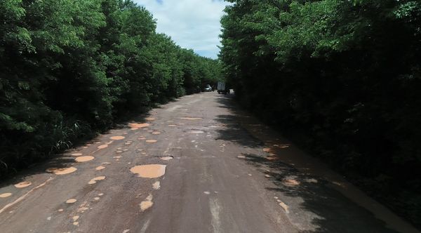 Muitos buracos na região da Fazenda Três Marias, em Linhares