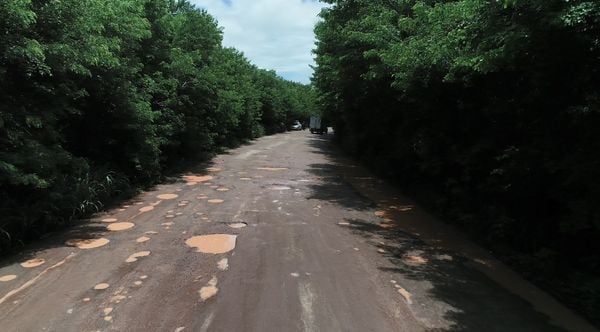 Muitos buracos na região da Fazenda Três Marias, em Linhares