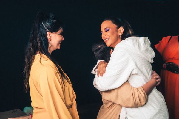 Ivete Sangalo,  Mayka Schneider e Davi
