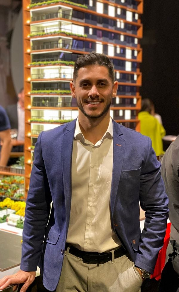 Quem também tem história dentro da empresa é o gerente de novos negócios Gustavo Prado, que há dois anos e meio atua na empresa. 
