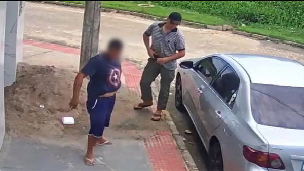 Câmeras de segurança flagraram momento em que Pedro Henrique aborda homem
