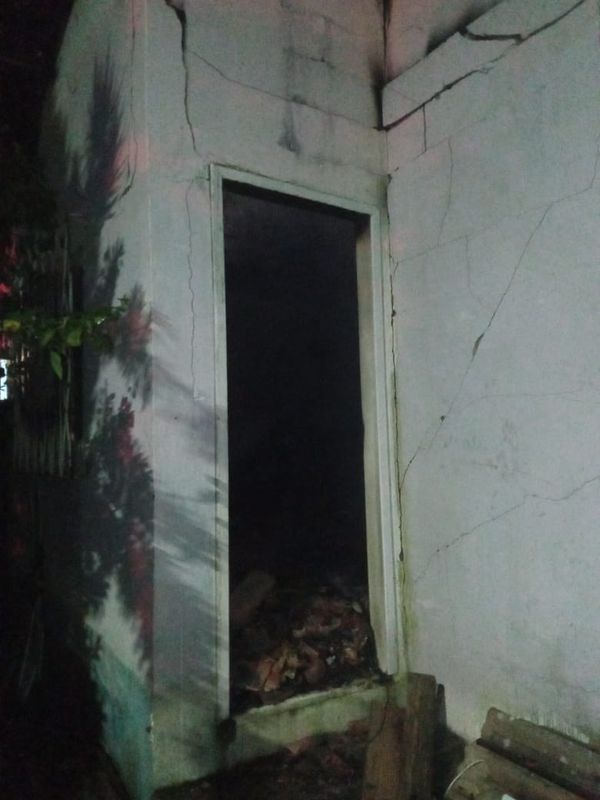 Corpo de Bombeiros fizeram combate ao fogo por Corpo de Bombeiros