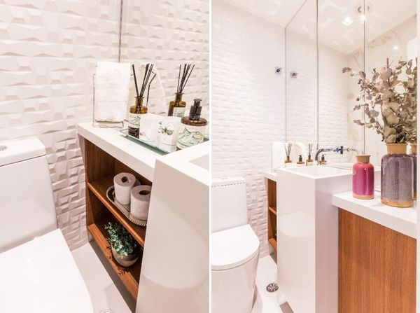 Bancada de apoio para itens de higiene em lavabo.