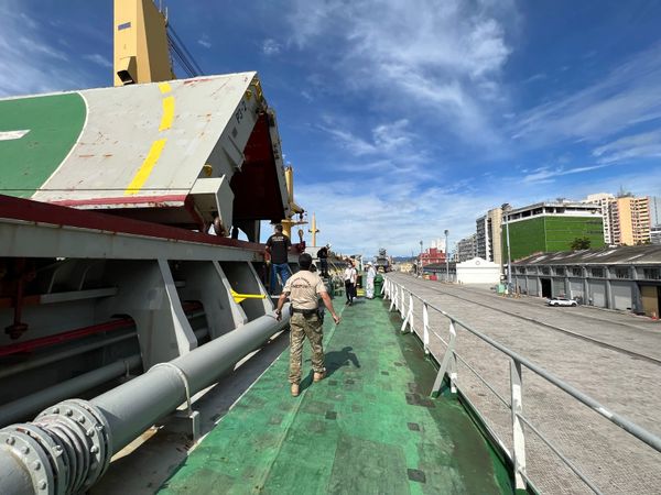 Polícia Federal faz perícia em navio onde chinês morreu em acidente de trabalho