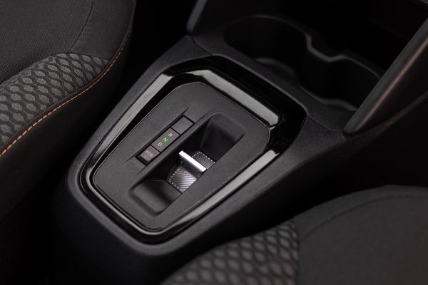 A seleção de marcha é feita pelo E-Toogle, bastando ao condutor movimentar o comando eletrônico integrado por Citroën/Divulgação