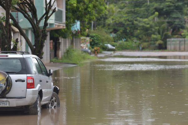Bairros de Vila Velha amanhecem alagados nesta terça-feira (24) por Ricardo Medeiros