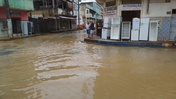 Bairros de Vila Velha amanhecem alagados nesta terça-feira (24) por Ricardo Medeiros