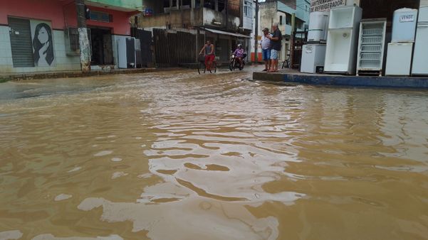 Bairros de Vila Velha amanhecem alagados nesta terça-feira (24) por Ricardo Medeiros
