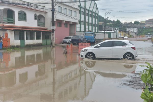 Bairros de Vila Velha amanhecem alagados nesta terça-feira (24) por Ricardo Medeiros