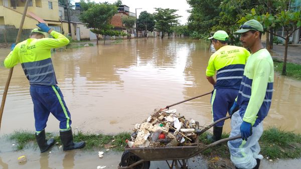 Bairros de Vila Velha amanhecem alagados nesta terça-feira (24) por Ricardo Medeiros