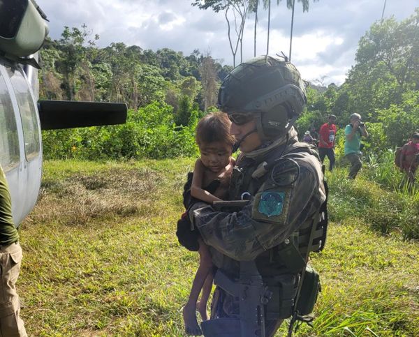 Força Aérea Brasileira durante evacuação aeromédica em comunidade yanomami de Roraima, no dia 22 de janeiro
