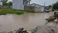 Chuva causa alagamentos em Guriri, em São Mateus(Leitor | A Gazeta)