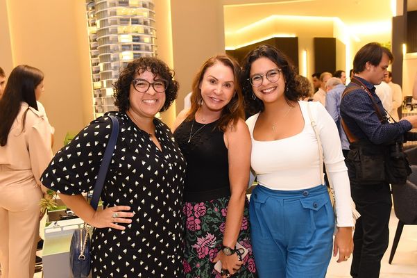 Karine Nobre, Rose Frizzera e Lara Rosado