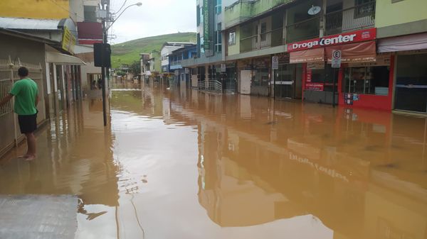 Rio transborda e provoca destruição em São José do Calçado  por Defesa Civil de São Jose do Calçado 