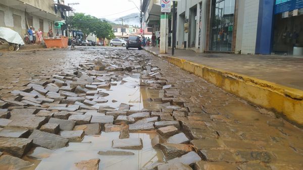Rio transborda e provoca destruição em São José do Calçado  por Defesa Civil de São Jose do Calçado 